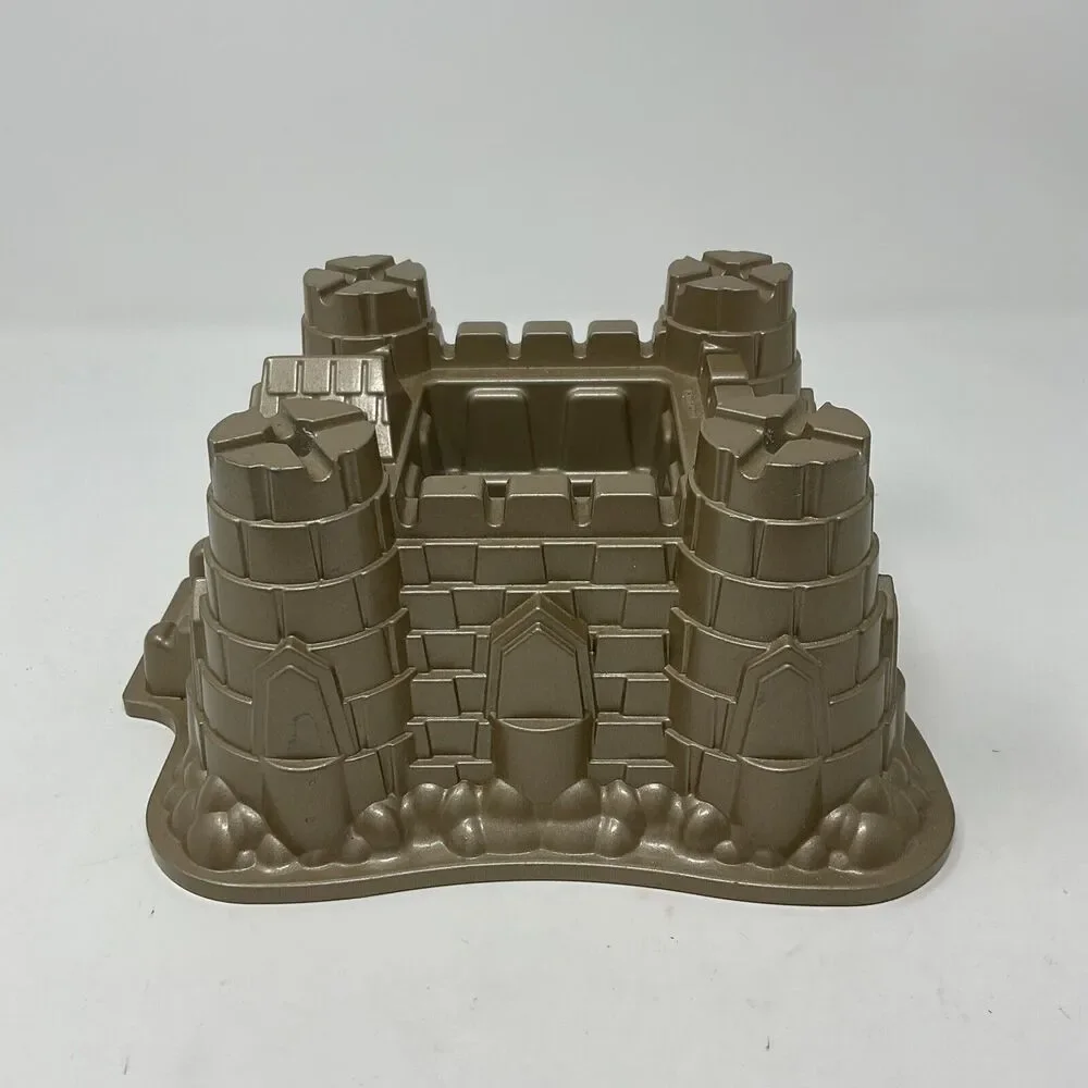 Nordic Ware Castle Bundt Cake Pan 10 Cup Cast Aluminum Made In USA Sandcastle